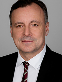 Portraitbild Dr. Holger Mühlbauer